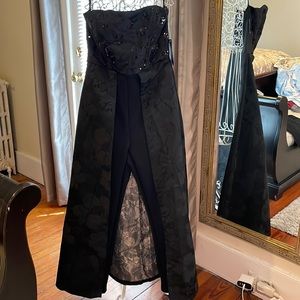 Walk-through long, strapless dress